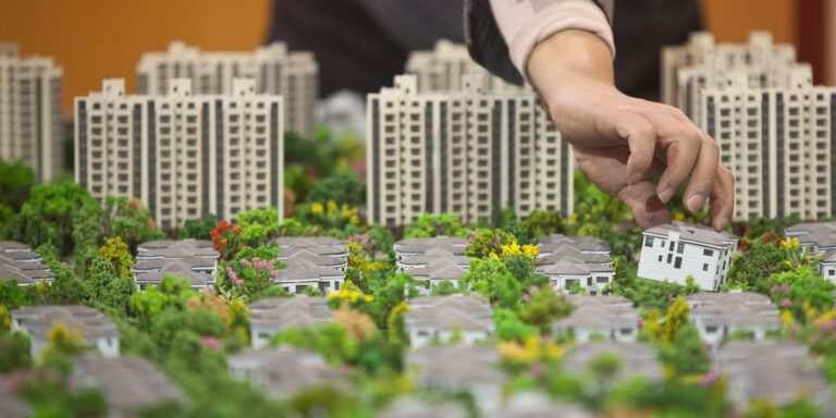 mức lương ngành bất đống sản