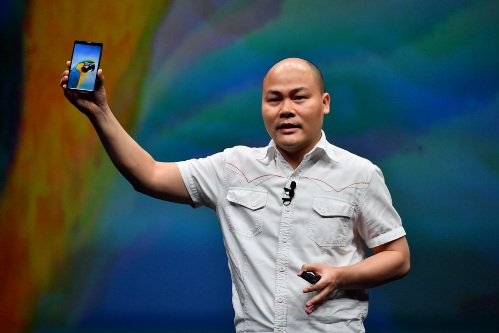 CEO Nguyễn Tử Quảng ra mắt Bphone