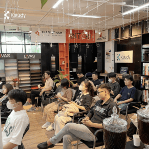 Các bạn học viên trong buổi lễ khai giảng tại Kstudy