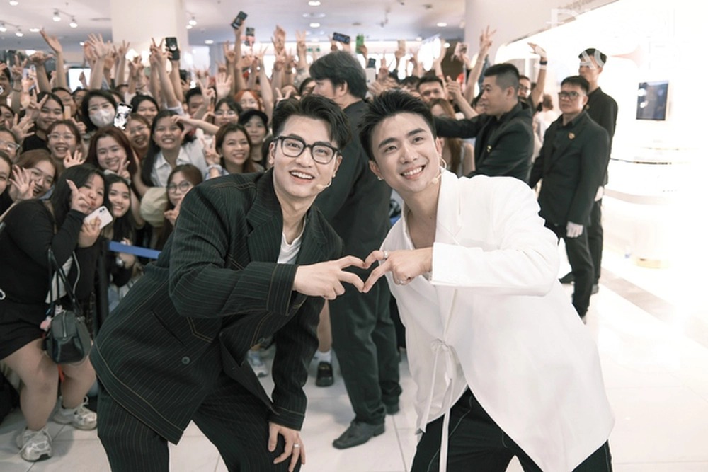 ninh dương story tương tác với fans